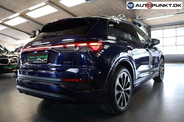Blå Audi Q4 e-tron fra 2024