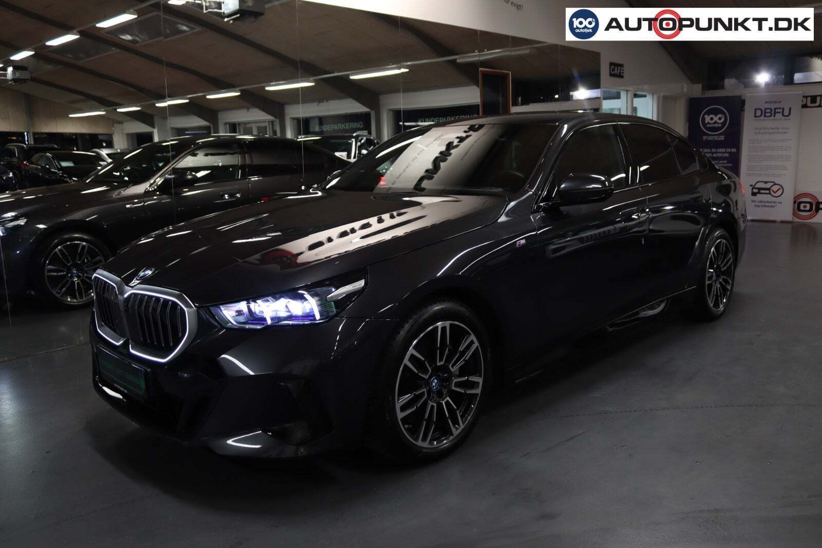 Grå BMW i5 fra 2024