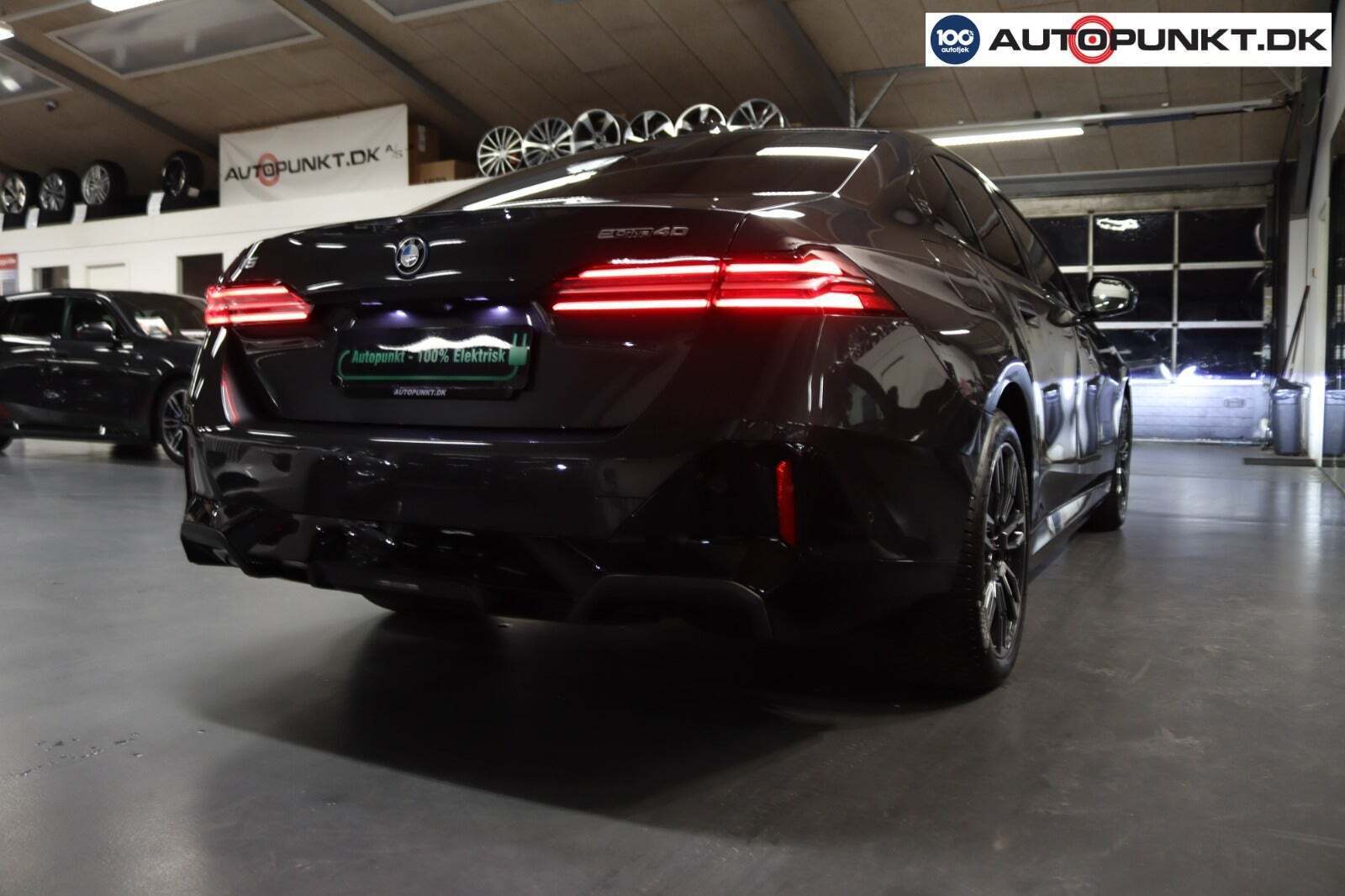 Grå BMW i5 fra 2024