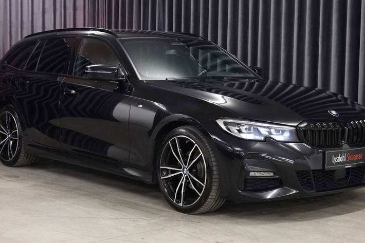 Sort BMW 320d fra 2019 set udefra