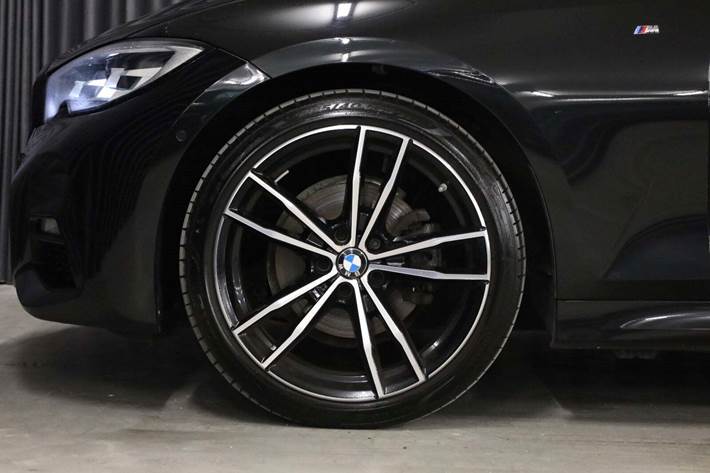 Sort BMW 320d fra 2019