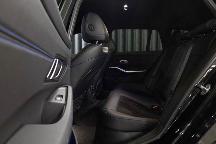 Sort BMW 320d fra 2019