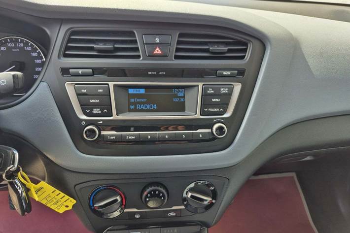 Hvid Hyundai i20 Coupé fra 2017 set indefra