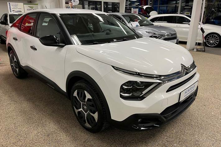 Hvid Citroën C4 fra 2021 set udefra