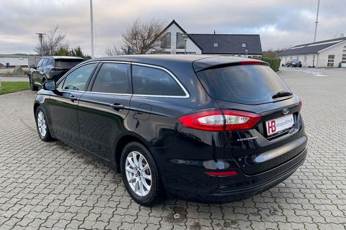 Sort Ford Mondeo fra 2017