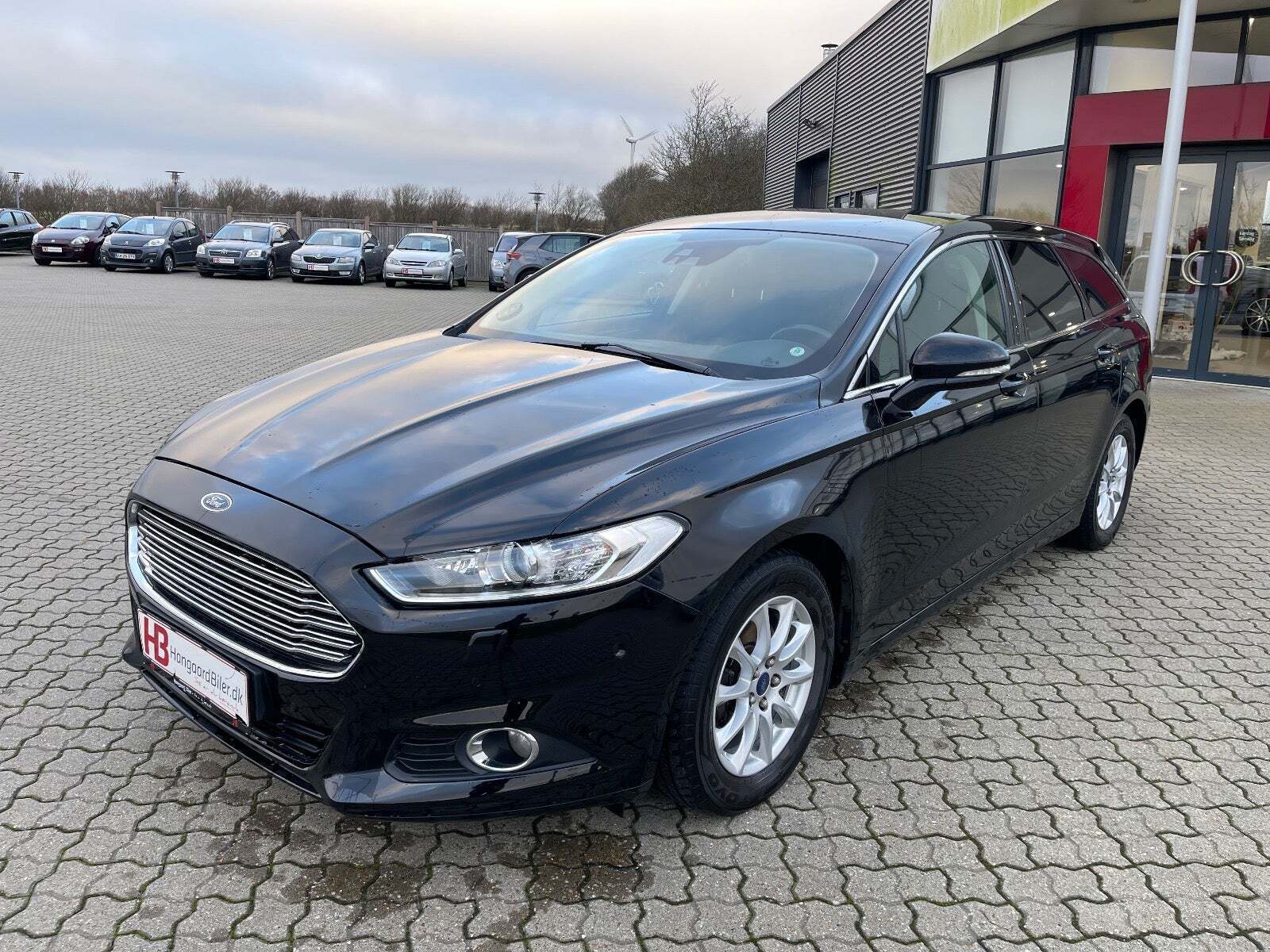 Sort Ford Mondeo fra 2017