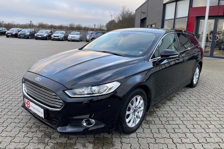 Sort Ford Mondeo fra 2017