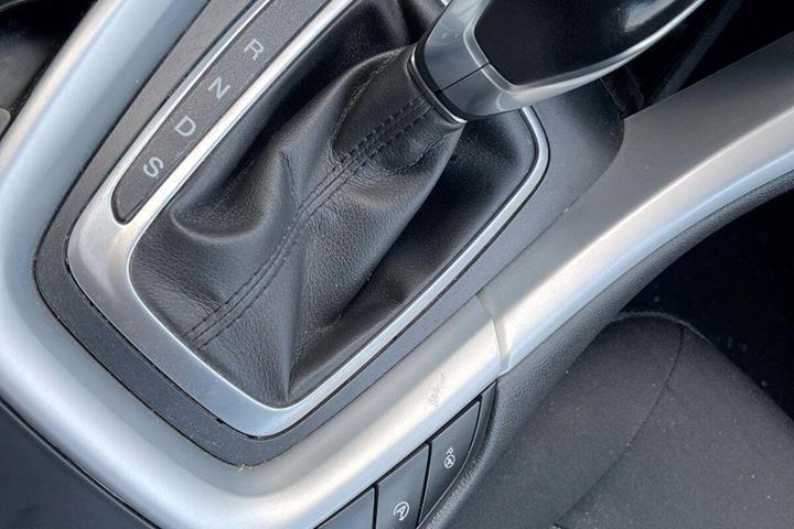 Sort Ford Mondeo fra 2017