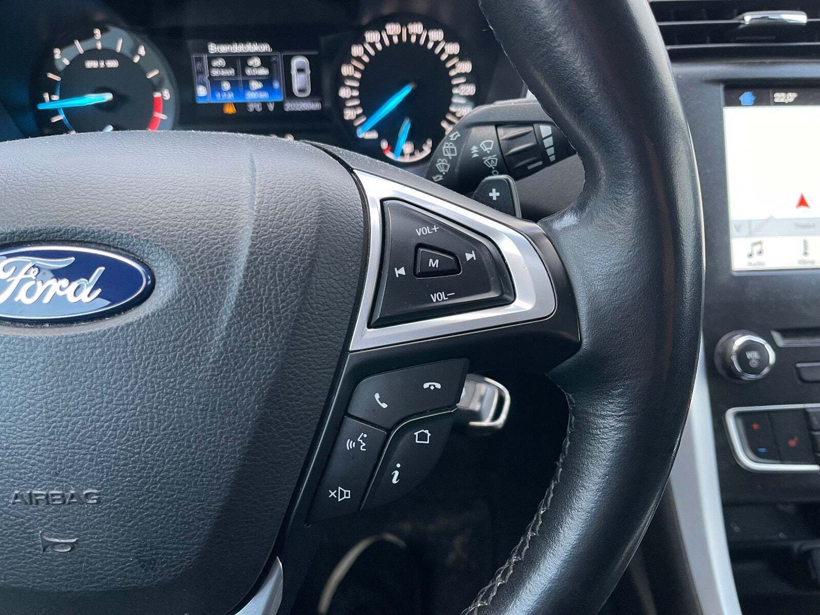 Sort Ford Mondeo fra 2017
