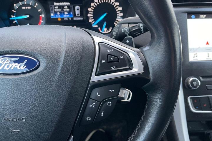 Sort Ford Mondeo fra 2017