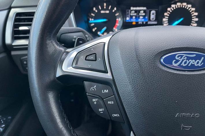 Sort Ford Mondeo fra 2017