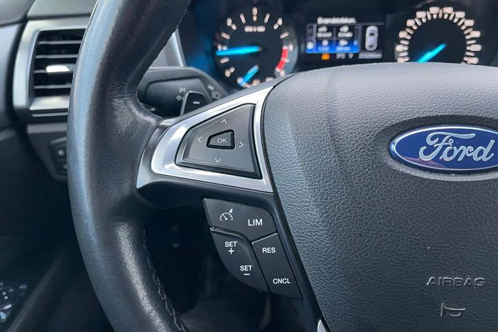 Sort Ford Mondeo fra 2017