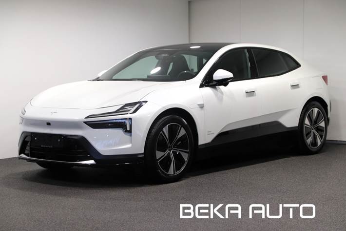 Hvid Polestar 4 fra 2025 set udefra