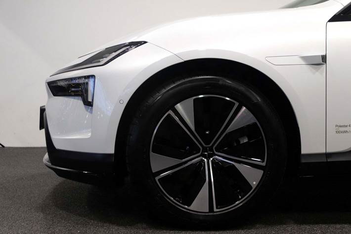 Hvid Polestar 4 fra 2025