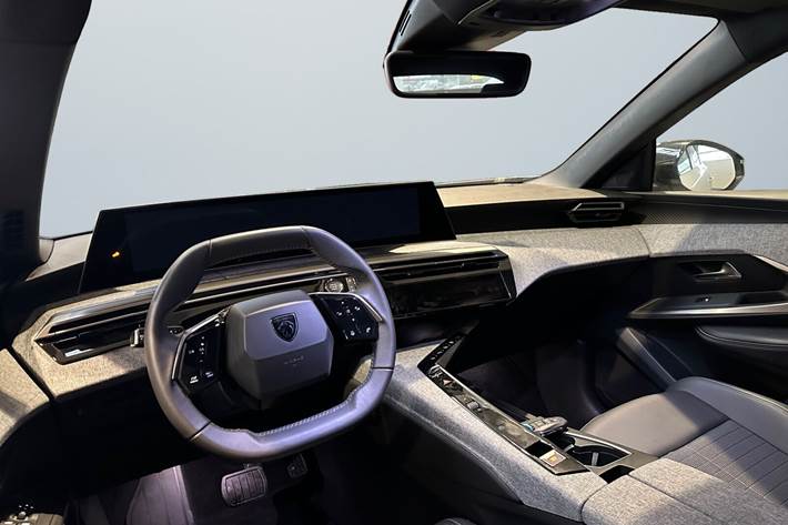 Hvid Peugeot e-3008 fra 2024