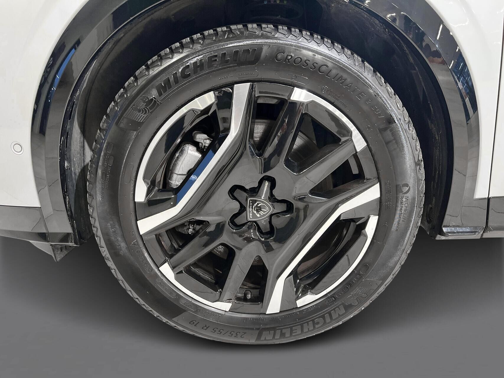 Hvid Peugeot e-3008 fra 2024