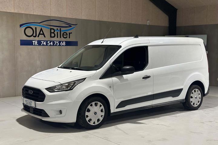 Hvid Ford Transit Connect fra 2020 set udefra