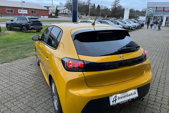 Gul Peugeot 208 fra 2021