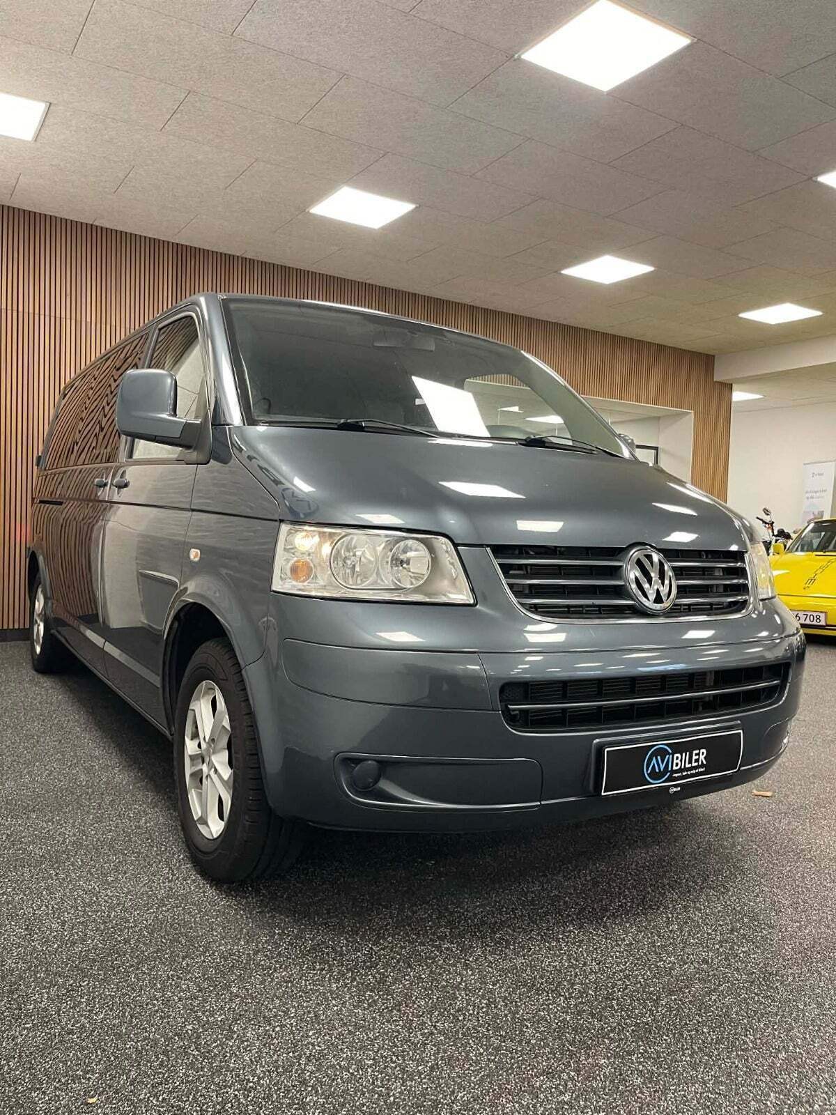 VW Caravelle 2,5 TDi 130 Comfortline aut. lang