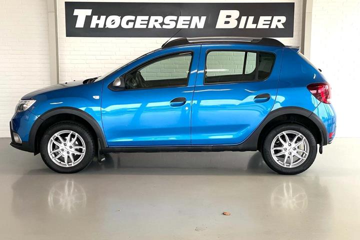 Blå Dacia Sandero Stepway fra 2017
