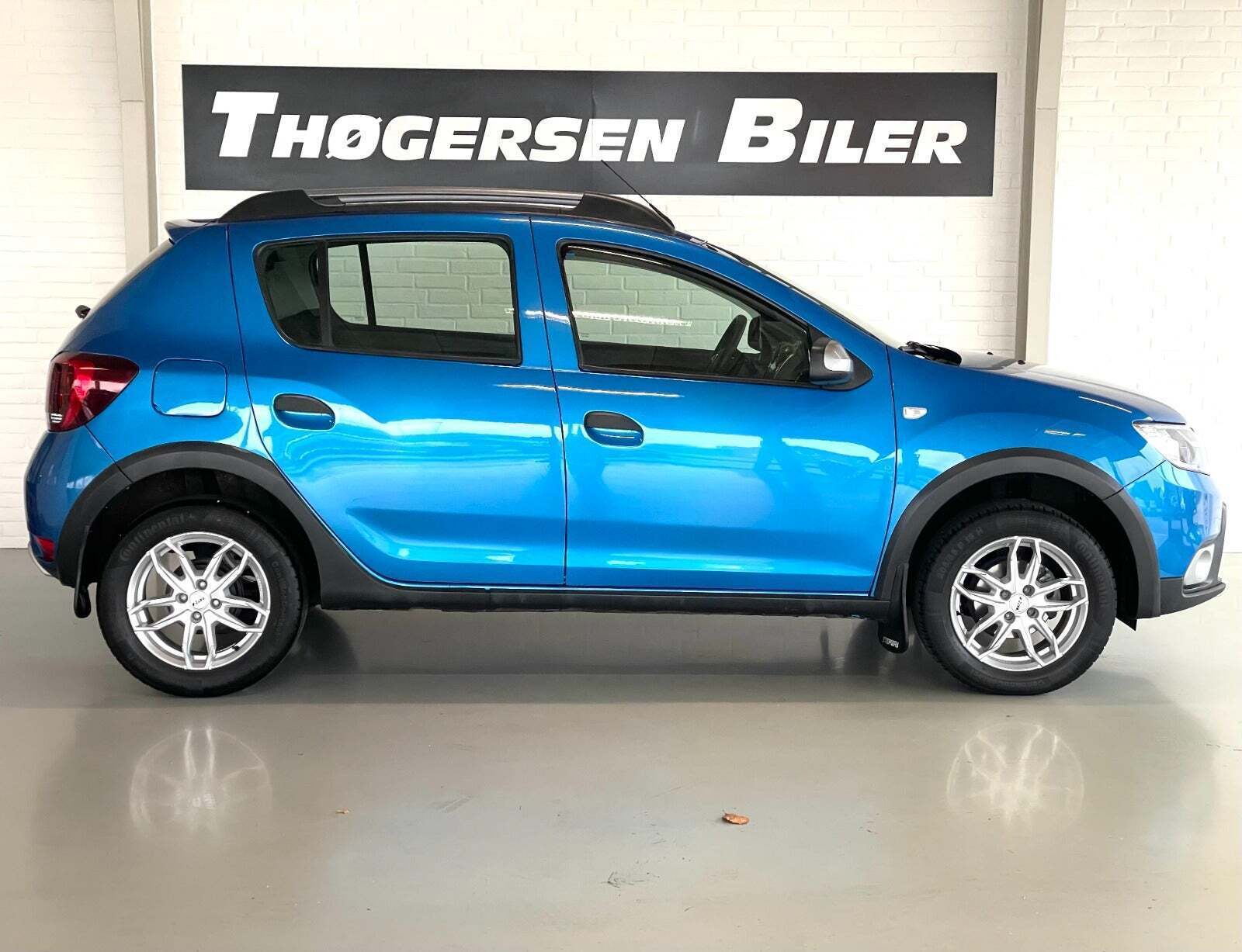 Blå Dacia Sandero Stepway fra 2017