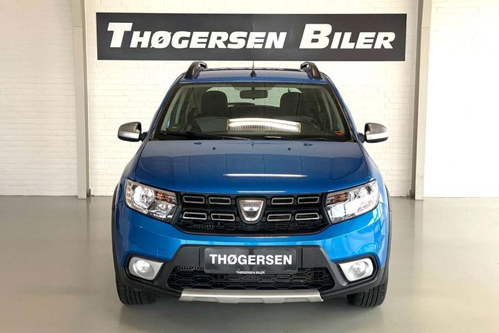 Blå Dacia Sandero Stepway fra 2017
