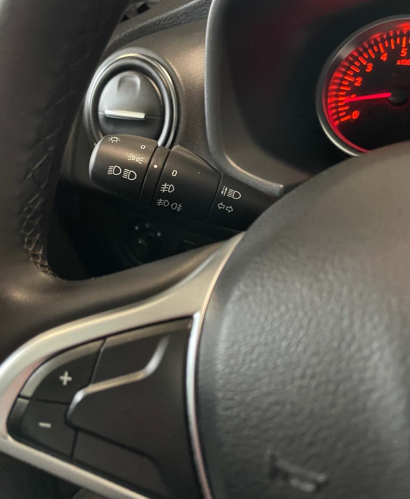 Blå Dacia Sandero Stepway fra 2017