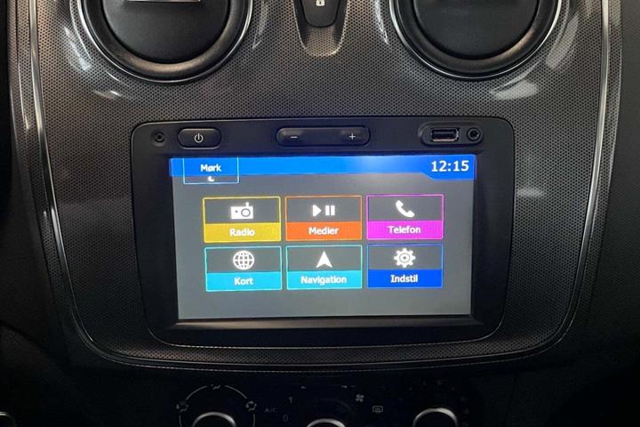 Blå Dacia Sandero Stepway fra 2017