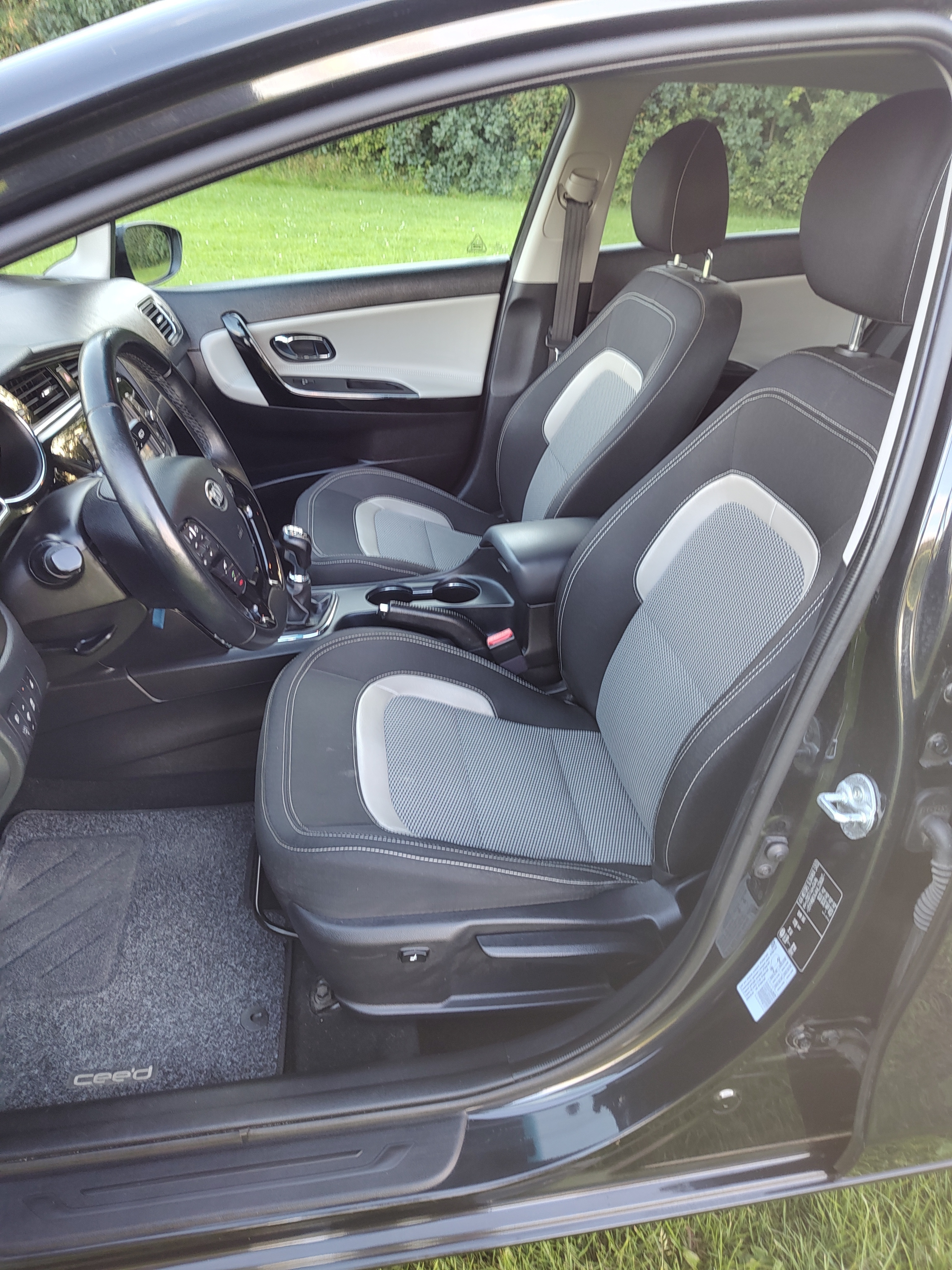 Sort Kia Ceed fra 2017