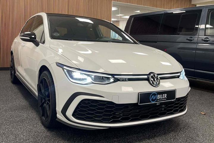 Hvid VW Golf VII fra 2020