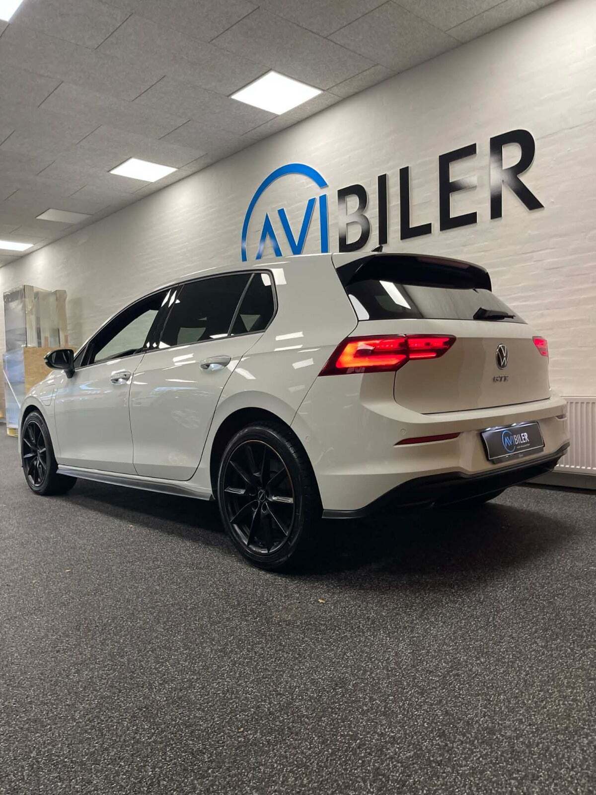 Hvid VW Golf VII fra 2020