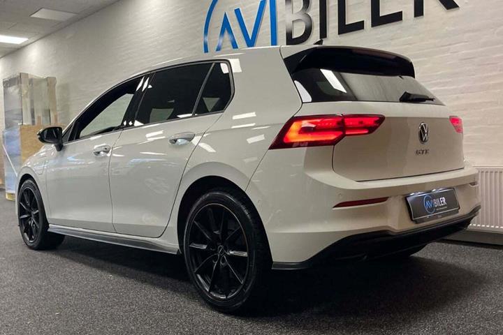 Hvid VW Golf VII fra 2020