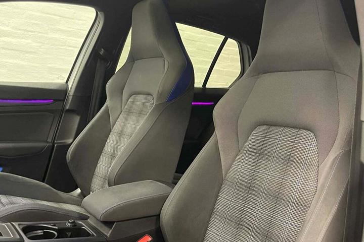 Hvid VW Golf VII fra 2020