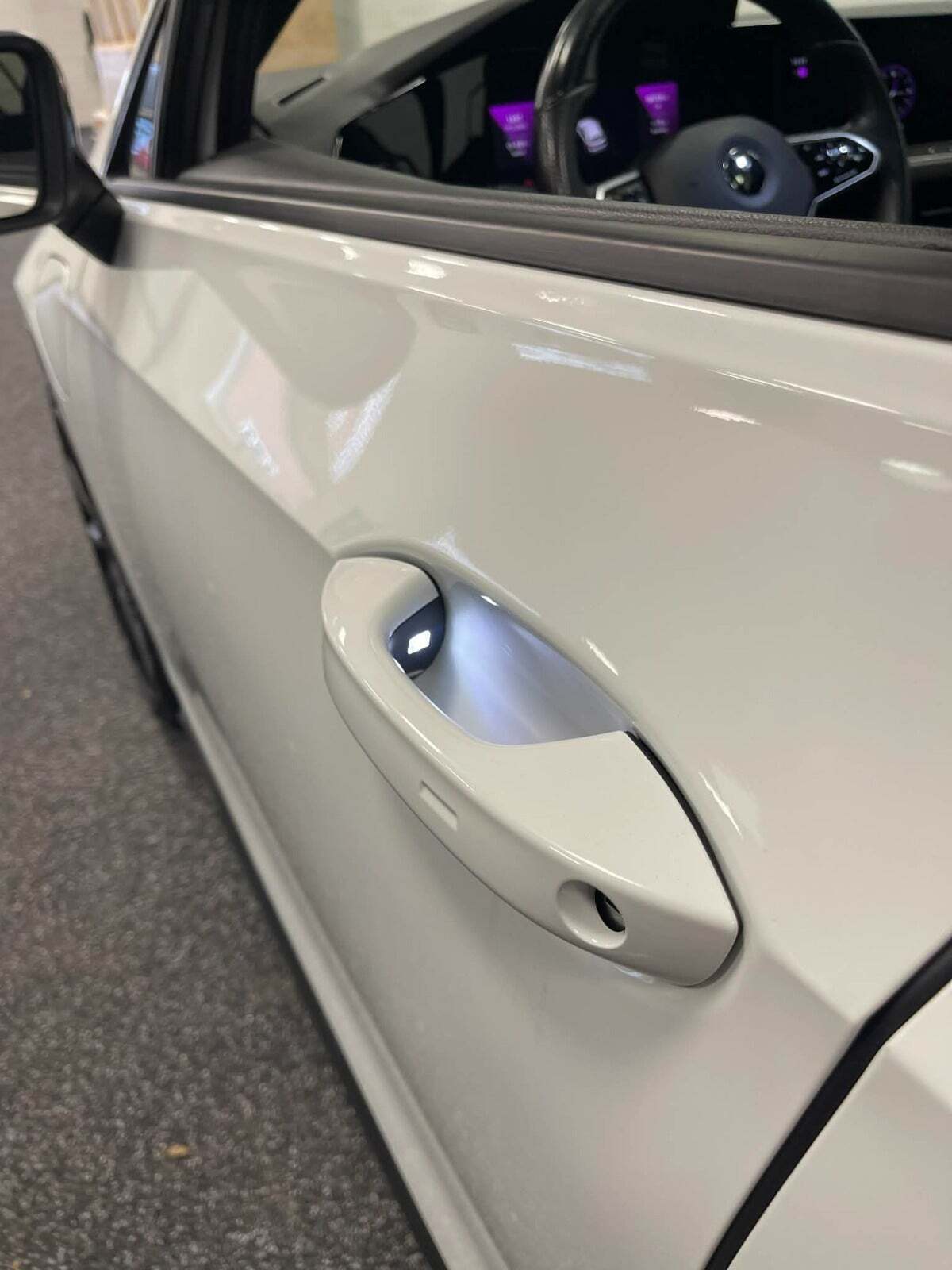Hvid VW Golf VII fra 2020
