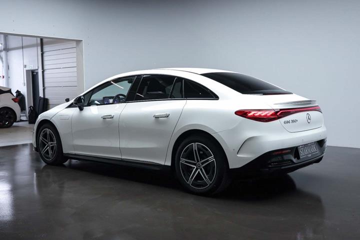 Hvid Mercedes EQE350+ fra 2025