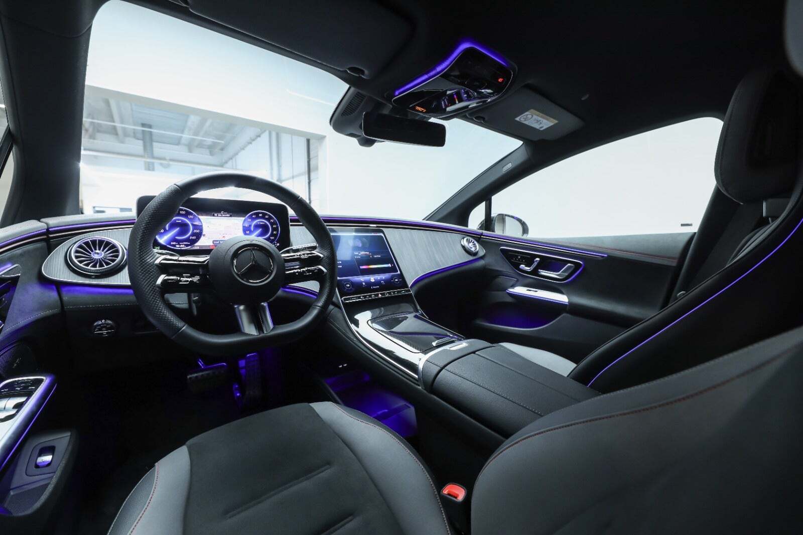 Hvid Mercedes EQE350+ fra 2025
