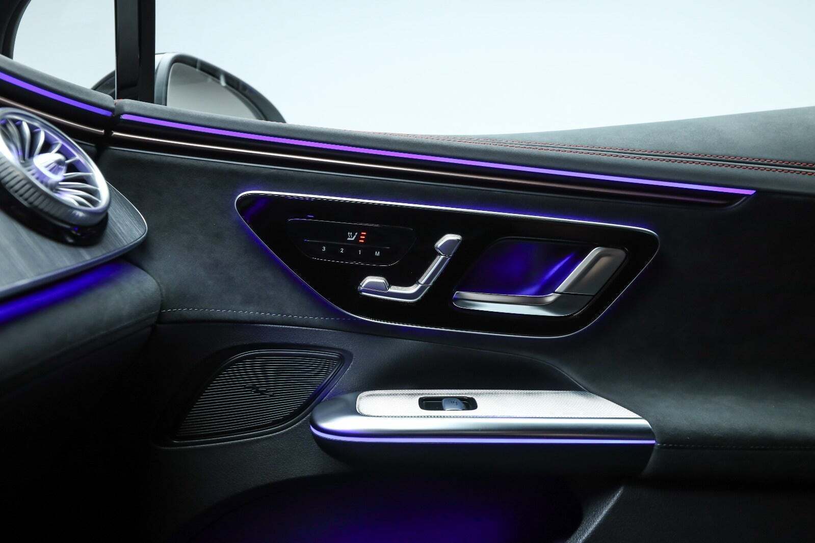 Hvid Mercedes EQE350+ fra 2025