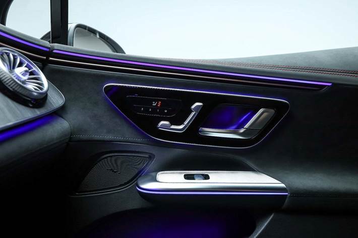 Hvid Mercedes EQE350+ fra 2025