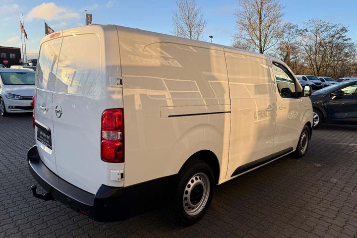 Hvid Opel Vivaro fra 2023