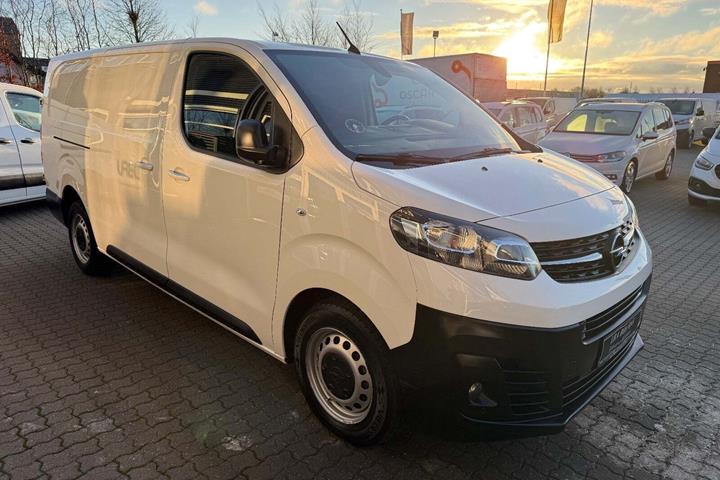 Hvid Opel Vivaro fra 2023