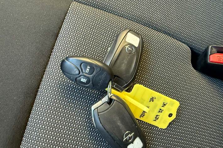 Hvid Opel Vivaro fra 2023