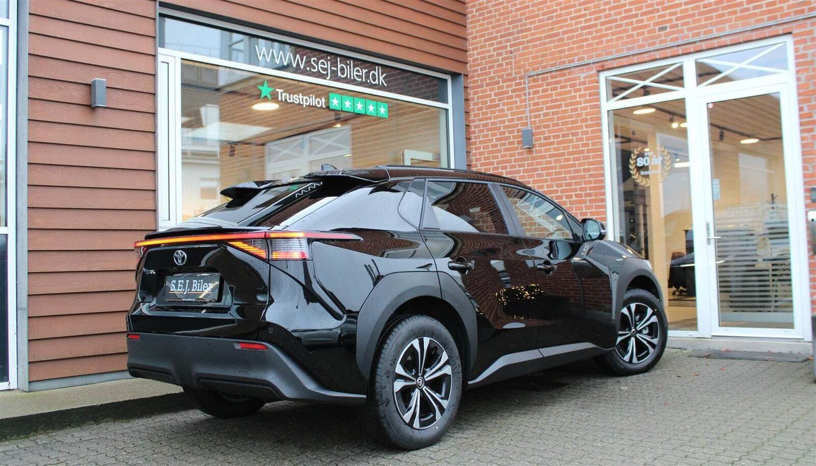 Sort Toyota BZ4X fra 2025