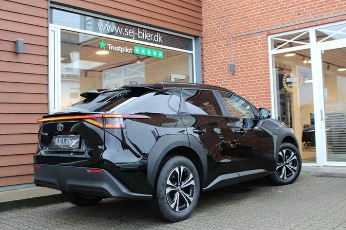 Sort Toyota BZ4X fra 2025