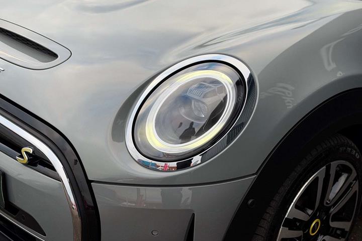 Grå Mini Cooper SE fra 2022