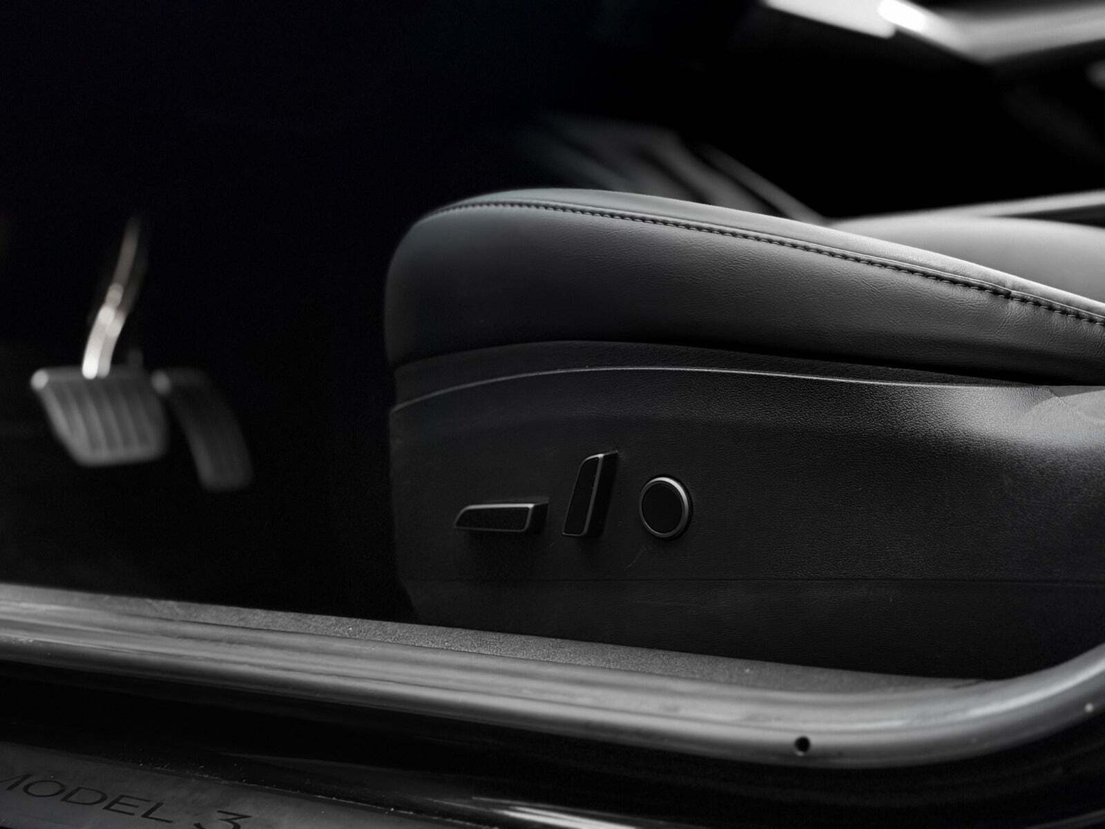 Sort Tesla Model 3 fra 2022