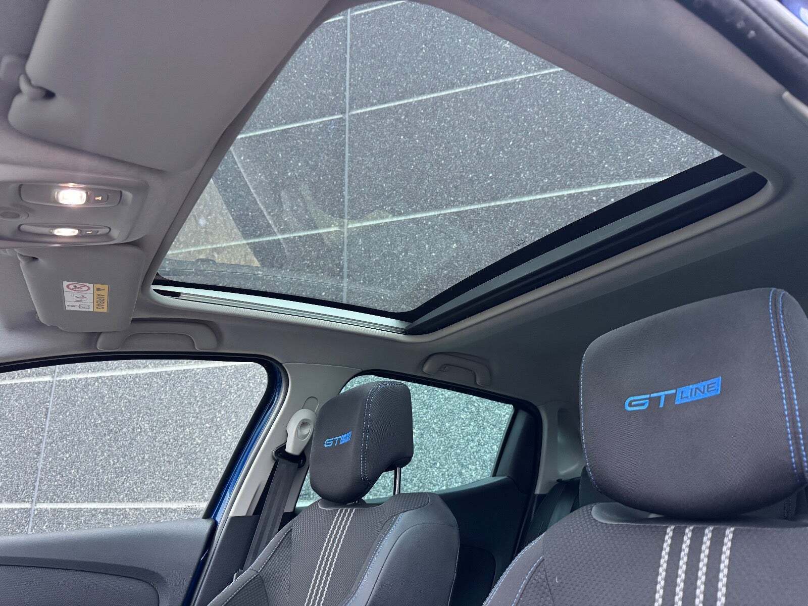 Blå Renault Clio IV fra 2017