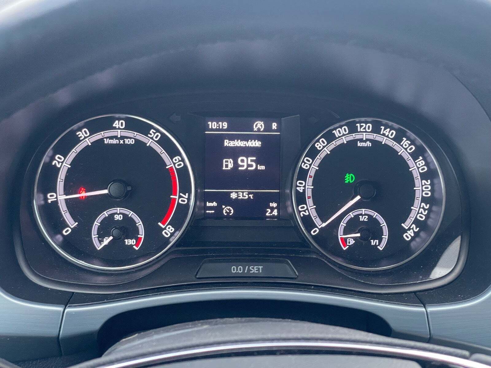 Grå Skoda Fabia fra 2021