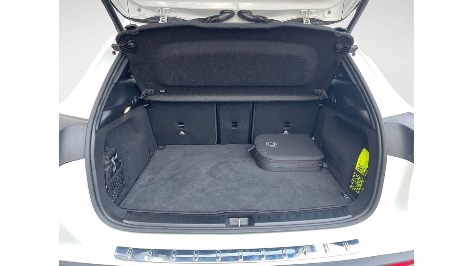 Hvid Mercedes EQA300 fra 2024