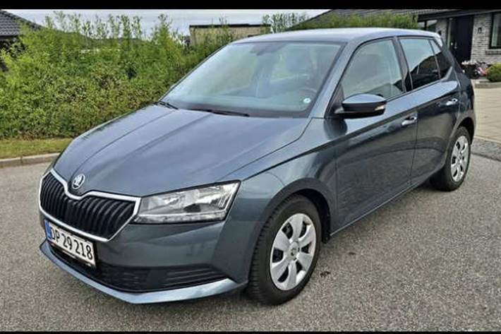 Grå Skoda Fabia fra 2018