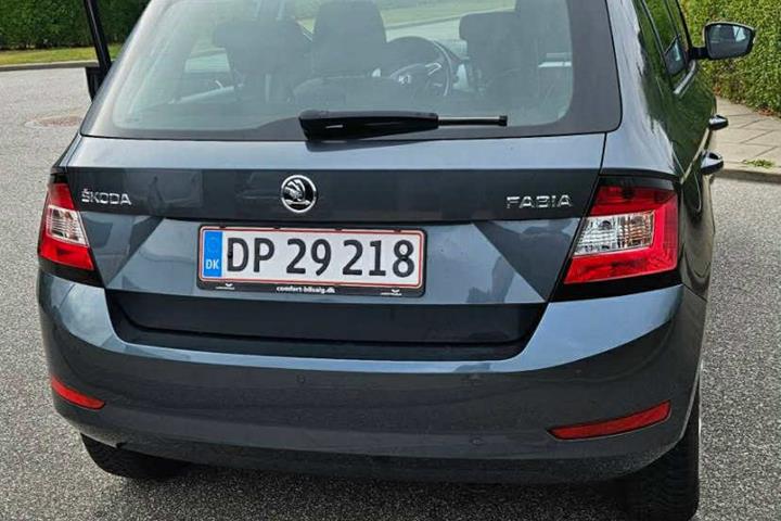 Grå Skoda Fabia fra 2018